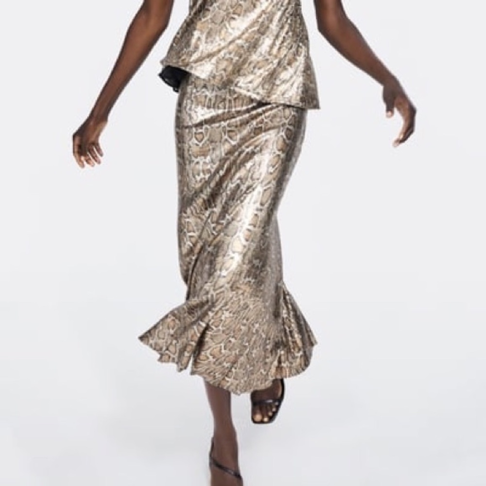 Zara Knit snakeskin metallic skirt